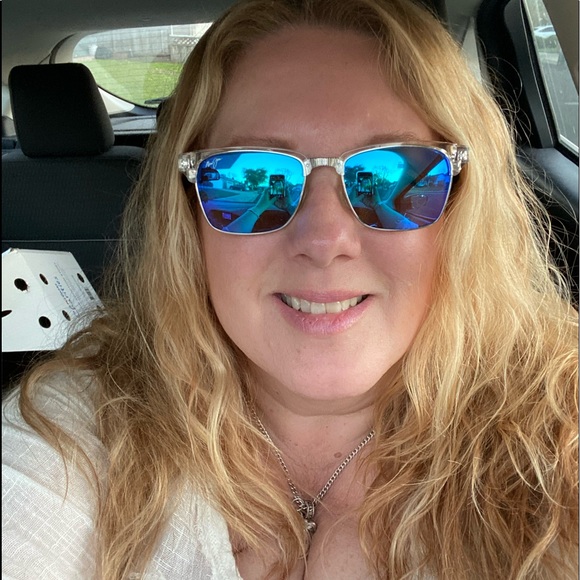 Meet your Posher, Karen - Picture 2 of 10